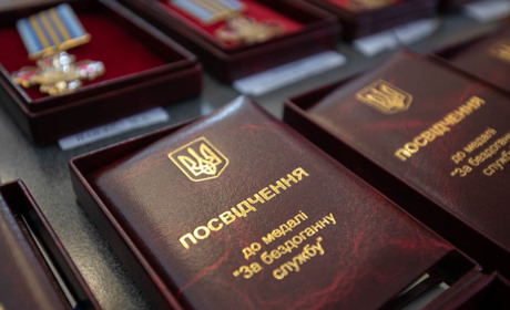 Новоградського рятувальника нагородили медаллю за гасіння лісових пожеж