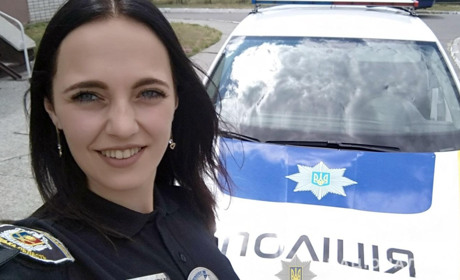 Криміналіст Катерина Грабовецька першою заходить на місце злочину: фотографує, знімає відбитки