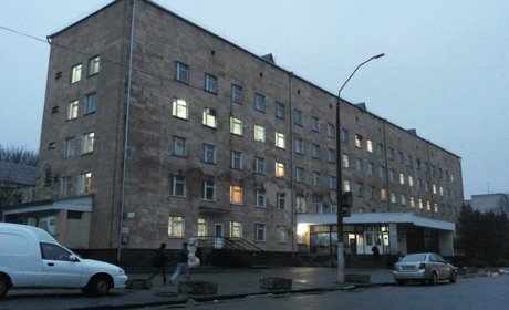 Обмежено вхід до поліклініки, працює пересувний флюорограф