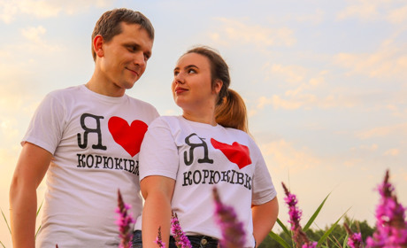 Він хоче зробити ремонт, вона — стати міністром освіти. Про подружжя юриста та вчительки з Корюківки