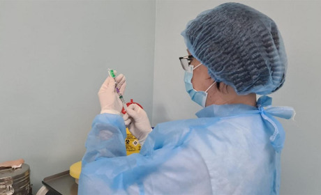 В Измаиле пограничные медики прошли вакцинацию от COVID-19