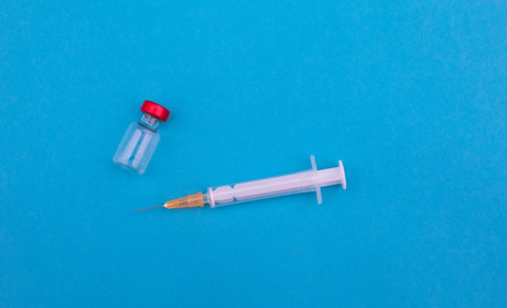 Що насправді означають цифри ефективності вакцини? Про це розповідає New York Times