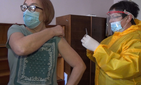 11 березня у Шостці почали щеплювати від коронавірусу: вакцинували 100 медиків