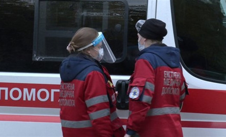 Калуські медики: ситуація у стаціонарах складна, але кількість нових хворих зменшується