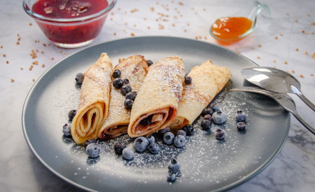 Печіть млинці, доки тиждень Масляний. 7 перевірених рецептів для старокостянтинівців