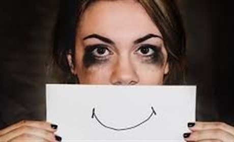 Аб'юзивні стосунки: чим красивішою і розумнішою тиран вважає свою жертву, тим більше її принижує