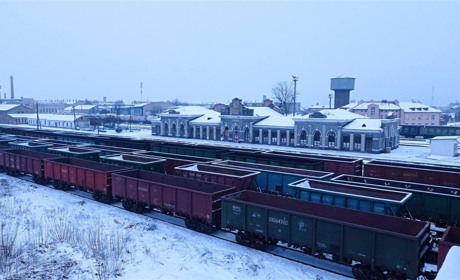 Укрзалізниця призупинила два потяги через Сарни