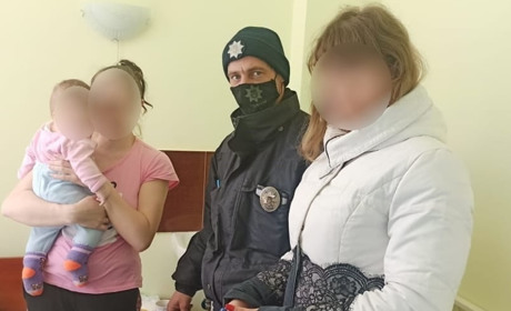 Кагарлицькі поліцейські допомогли жінці з немовлям, які постраждали від домашнього насильства