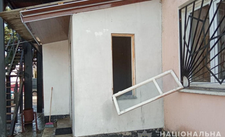 Забрали алкоголь та цигарки: в Сарненському районі два чоловіки пограбували магазин