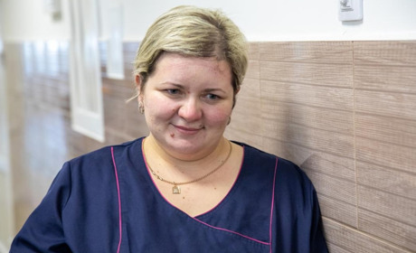 UNICEF розповіли про волноваську медсестру, яка рятує життя людей хворих на COVID-19. Відео