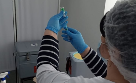 На Луганщині стартувала кампанія з вакцинації проти COVID-19 для відомих і знаменитих людей