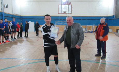 На зимовому чемпіонаті відбулося тридцять футбольних матчів та забито близько трьохсот голів