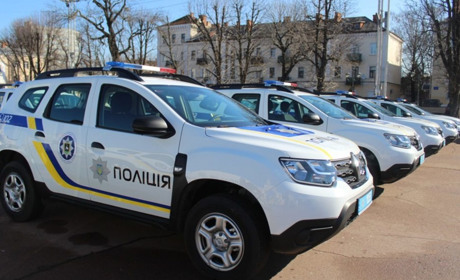 Автопарк офіцерів Нетішинської громади поповнився двома новенькими Renault Duster