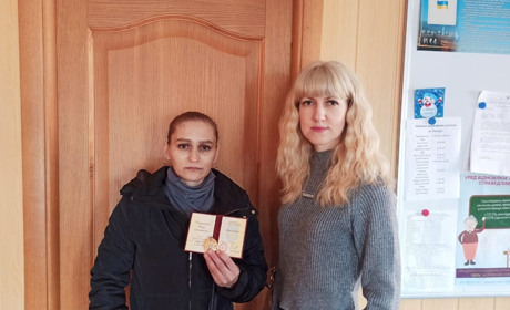 Ольга Хацевич із Бережниці і Надія Костерова з Негівців стали матерями-героїнями