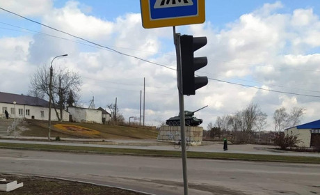 У Золотоноші вандалів-порушників правил благоустрою не спиняють ні бетонні блоки, ні власне сумління