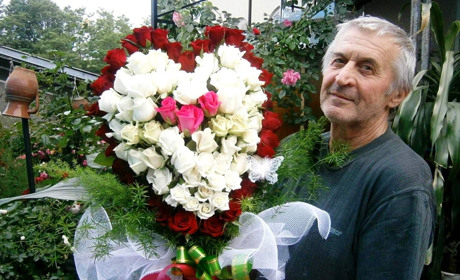 “Квітковий рай” в Ошихлібах вже понад 30 років створює Денис Івасюк