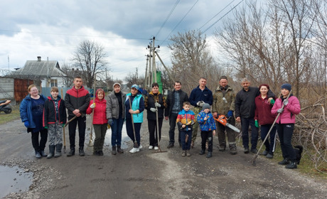 Петропавлівка чепуриться: на вулиці Друга Набережна весняна толока