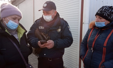 Первомайські підприємці з Центрального ринку протестують проти суворого карантину: фотофакт