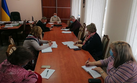 У Старокостянтинові заборонили роботу ресторанів, ринку, продовжили дистанційку та закрили дитсадки