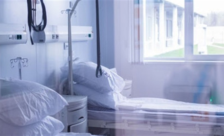 Людмила Гнатюк: «Всі ковідні ліжка у старокостянтинівській лікарні зайняті. Доставляємо у коридорах»