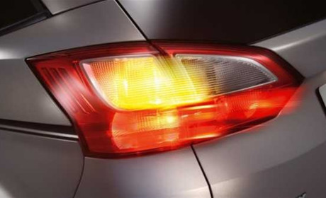 Коли потрібно вмикати «аварійку» за правилами дорожнього руху