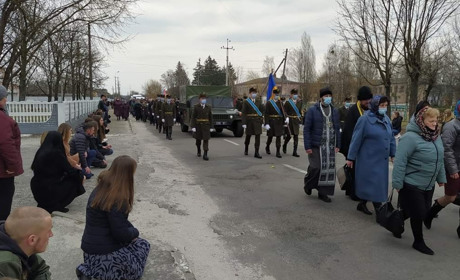 У Дубровиці попрощались із загиблим воїном