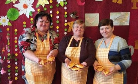 Як в селі Лантратівка випікали — весняне печиво — “жайворонків”