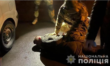 Нещодавно у Херсоні спалили авто поліцейського. Тільки це неправда: то була така спецоперація