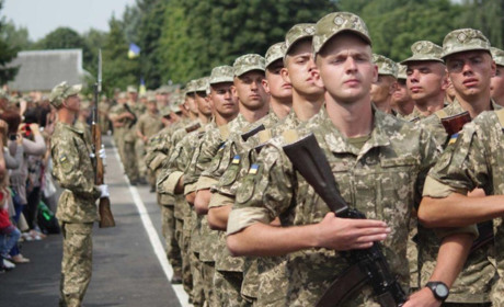 Стартував весняний призов: строковиків набиратимуть менше, резервистів можуть мобілізувати за добу