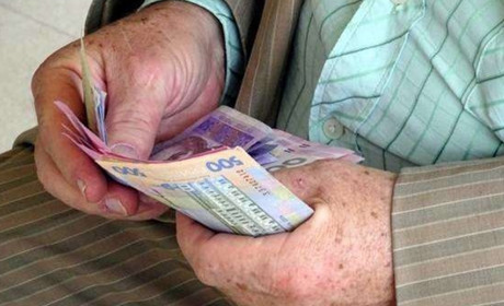 Укрпошта може припинити приносити пенсії додому вже в цьому році: що зміниться