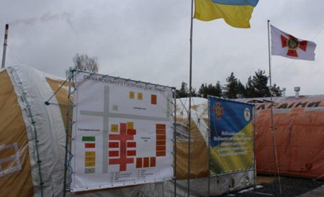 У сусідів: про госпіталь у Славуті, «фейкових депутатів», патрульного, що збував інформацію