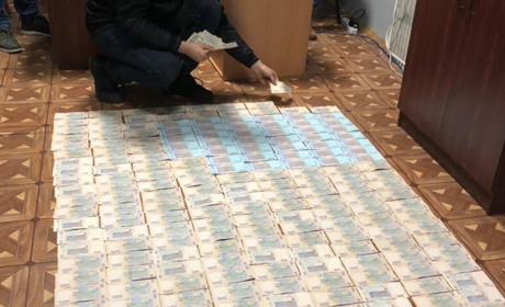Кіберполіцейські вимагали в івано-франківського бізнесмена хабар — 150 тисяч гривень