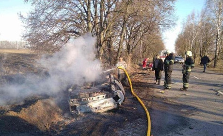 ДТП на Старокостянтинівщині: автомобіль вигорів вщент