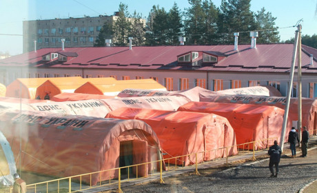 Поки що перевели двох пацієнтів: мобільний госпіталь у Славуті прийняв перших хворих на COVID-19