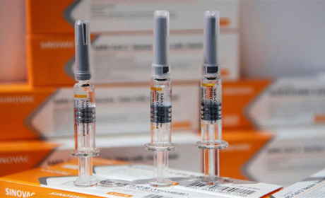 Відсьогодні в Україні розпочинається щеплення вакциною CoronaVac. Що потрібно знати про вакцину?