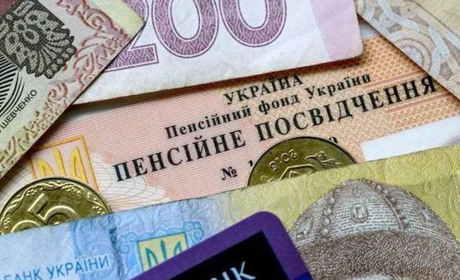 Поштарі носитимуть пенсії всім тільки до 1 вересня: постанова Уряду