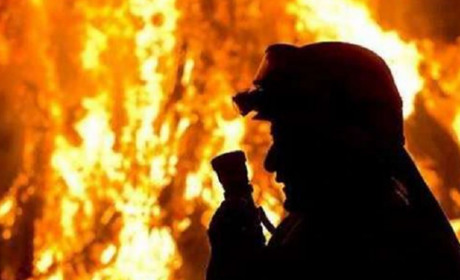 Кілька годин боролися з вогнем: в Орільці вночі палали гаражі