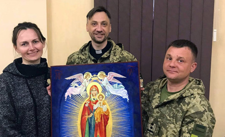 Українська художниця намалювала для бійців тридцятки ікону Пресвятої Богородиці Діви Марії