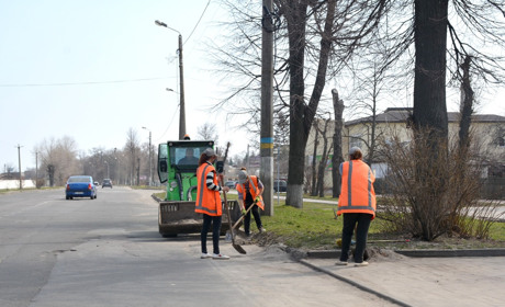 У Золотоніській ОТГ господарські служби працюють з надривом. Та не всі мешканці цінують їхню роботу