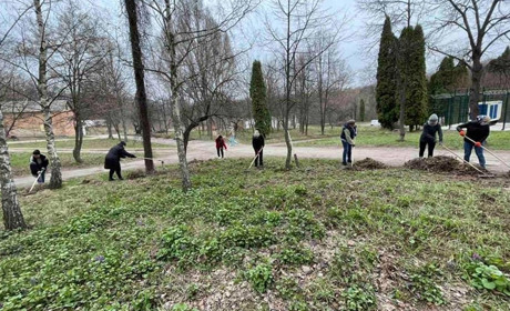 «Цей дощ надовго»: найближчі 10 діб погода заважатиме польовим роботам і прибиранню територій