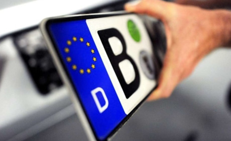 Рада на пів року продовжила пільгове розмитнення авто на єврономерах