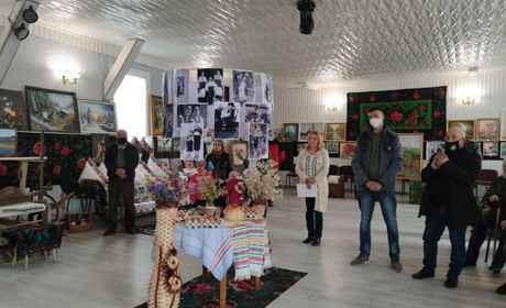 "Коріння мого роду" — виставка під такою назвою діє у Лужанах до 25 квітня