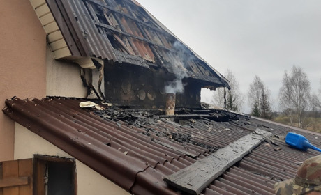 У Новоград-Волинському районі трапилося дві пожежі: вогонь ледь не знищив житлові будинки