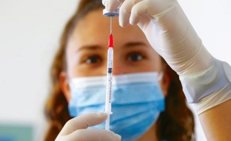 Коли вакцинуватимуть усіх бажаючих - розповіли у МОЗ