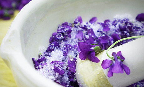 Конфітура з фіалок: давній рецепт солодкої страви з квітів