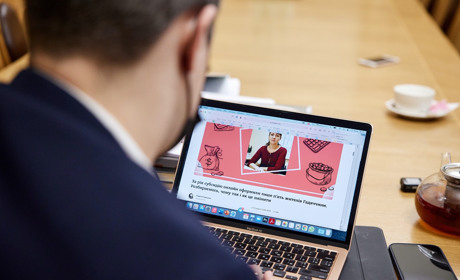 Нема таких обов’язків — робити ксерокопії. Людей наймали для іншого: голова Мінцифри Михайло Федоров