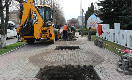 У Старокостянтинові висадять 147 сакур