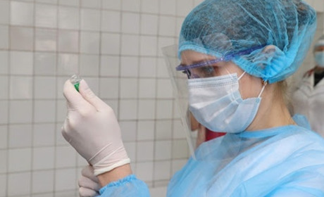 У Старокостянтинові завершили щеплення вакциною AstraZeneca (CoviShield)