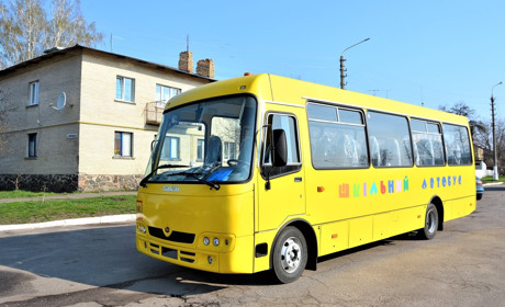 Студениківська громада придбала для школярів Семенівки новий автобус