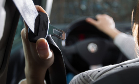 Штрафи за непристебнутий ремінь безпеки в Україні вже місяць як зросли. А як штрафують в Європі?